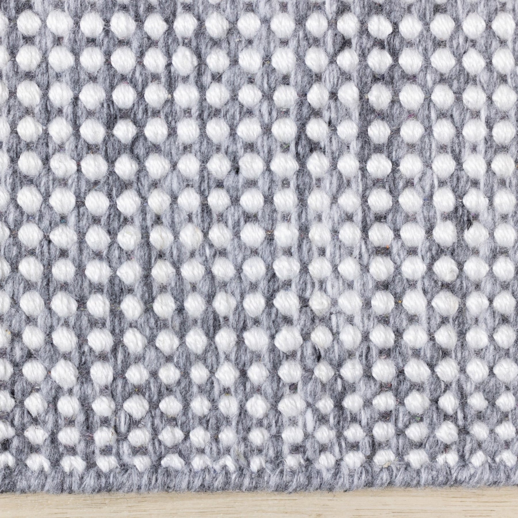 5x7 Grey & White Knotted Aspen Rug