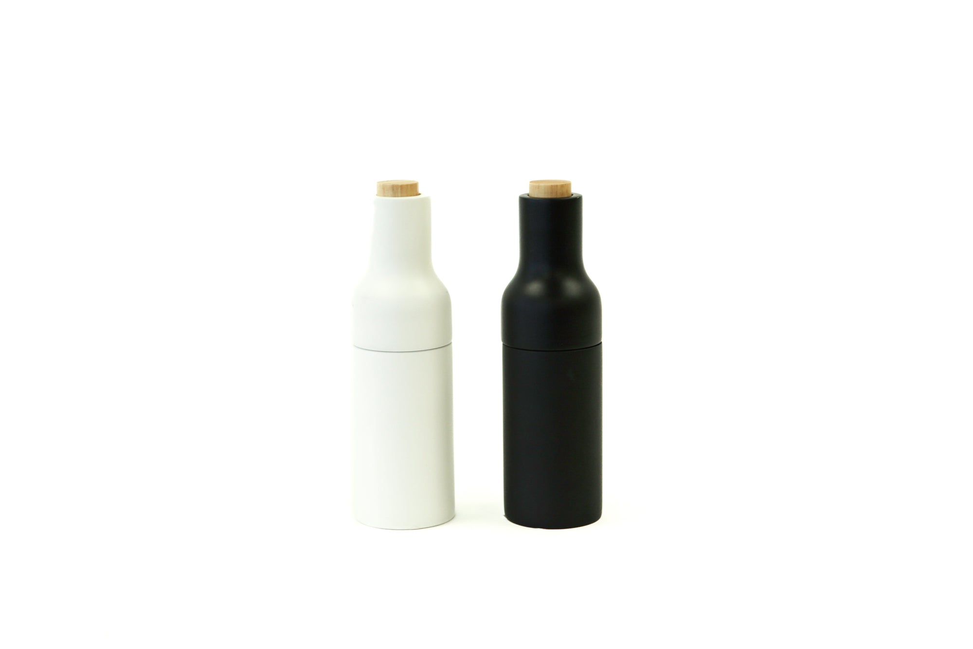 Kitchen - Solid Black/White Salt & Pepper Grinder Set