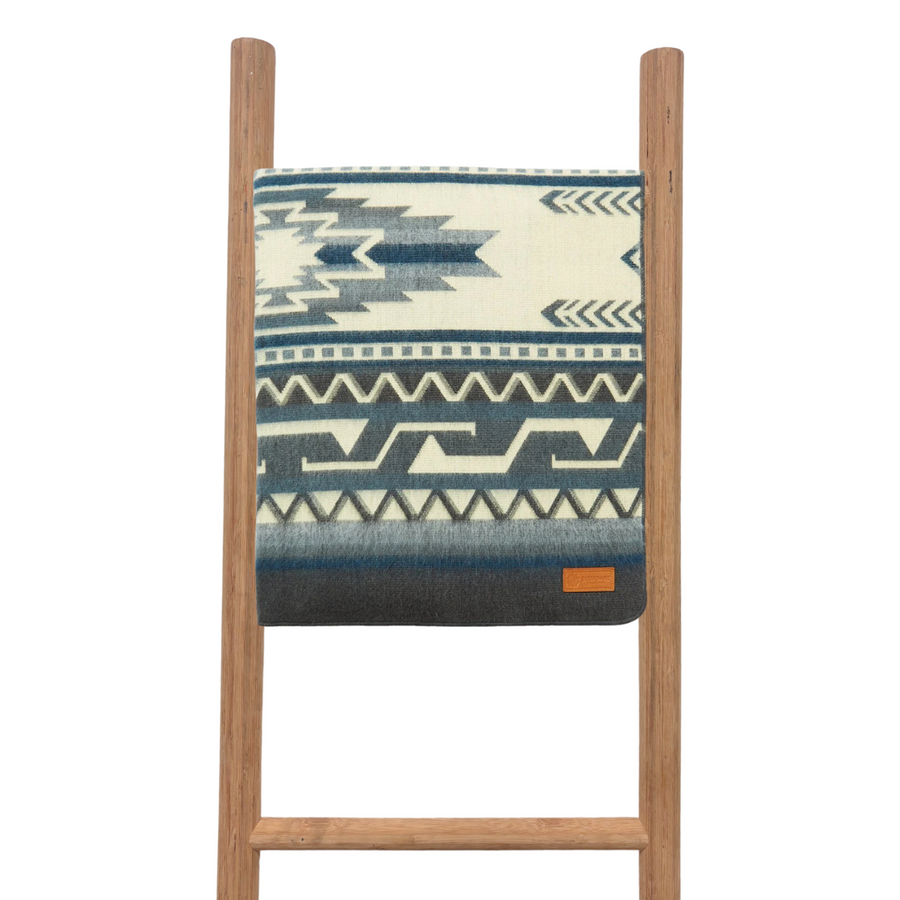 Reversible Queen Antisana Sky Blue & Cream Throw