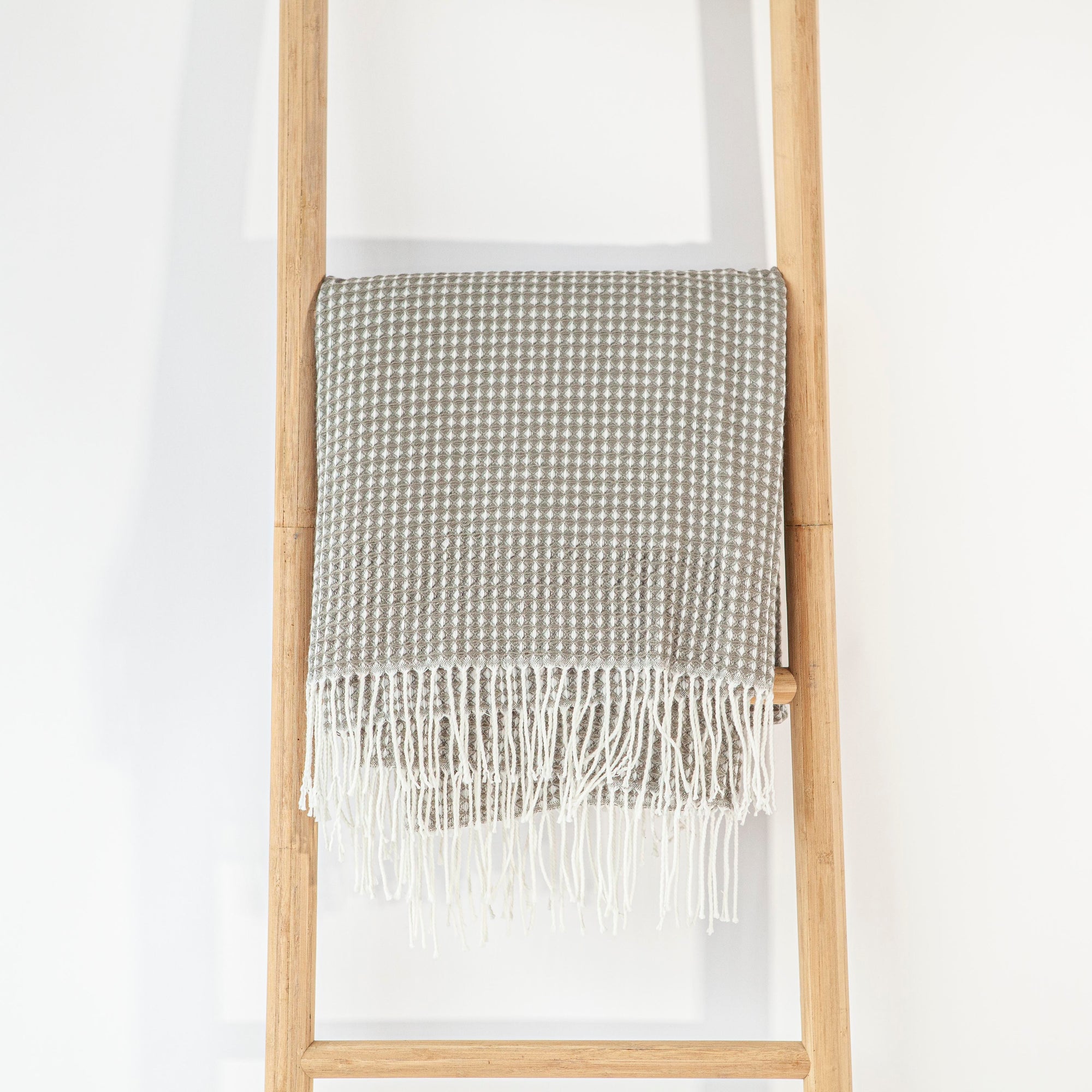 Grey & Cream Small Diamonds