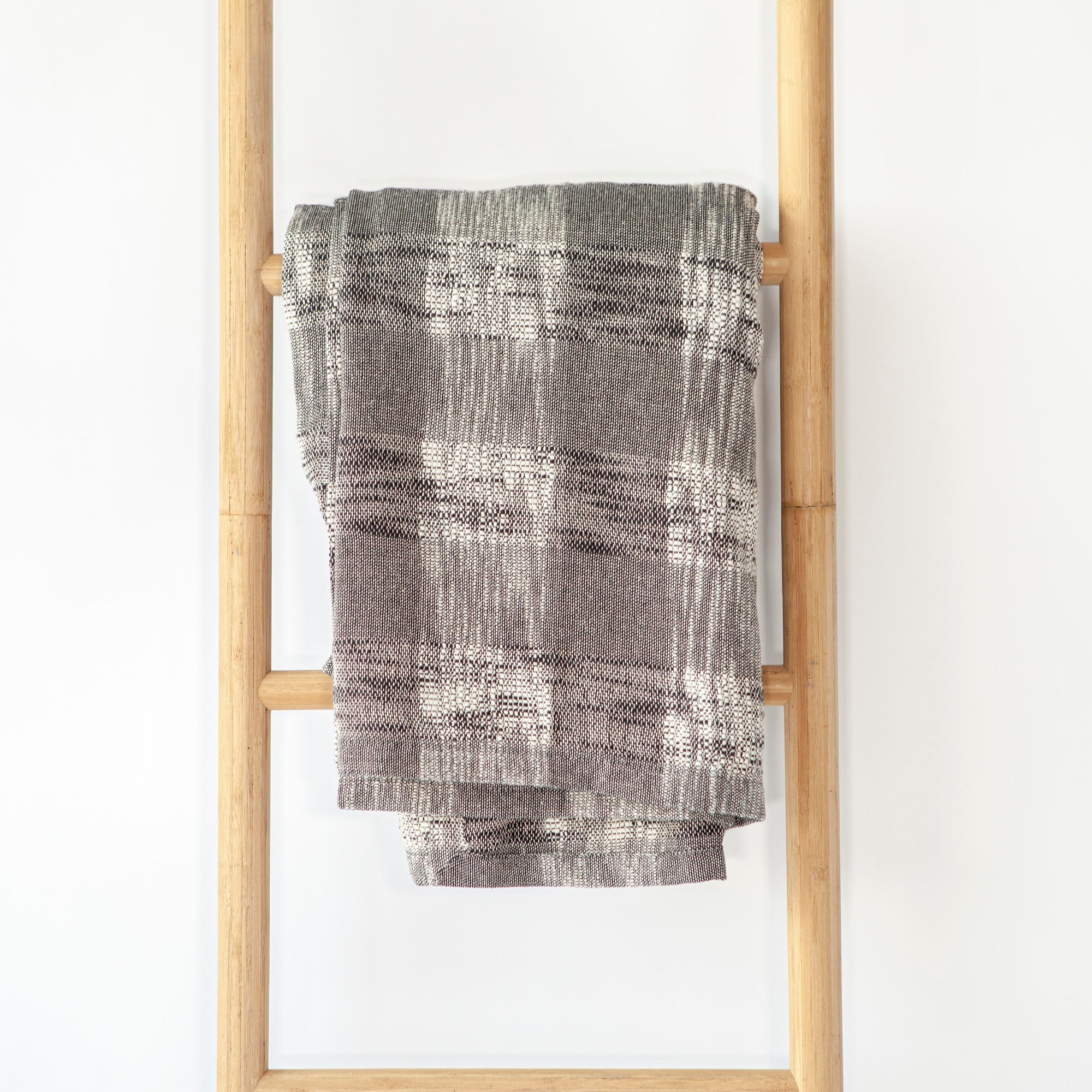 Large Black & White Plaid Pattern