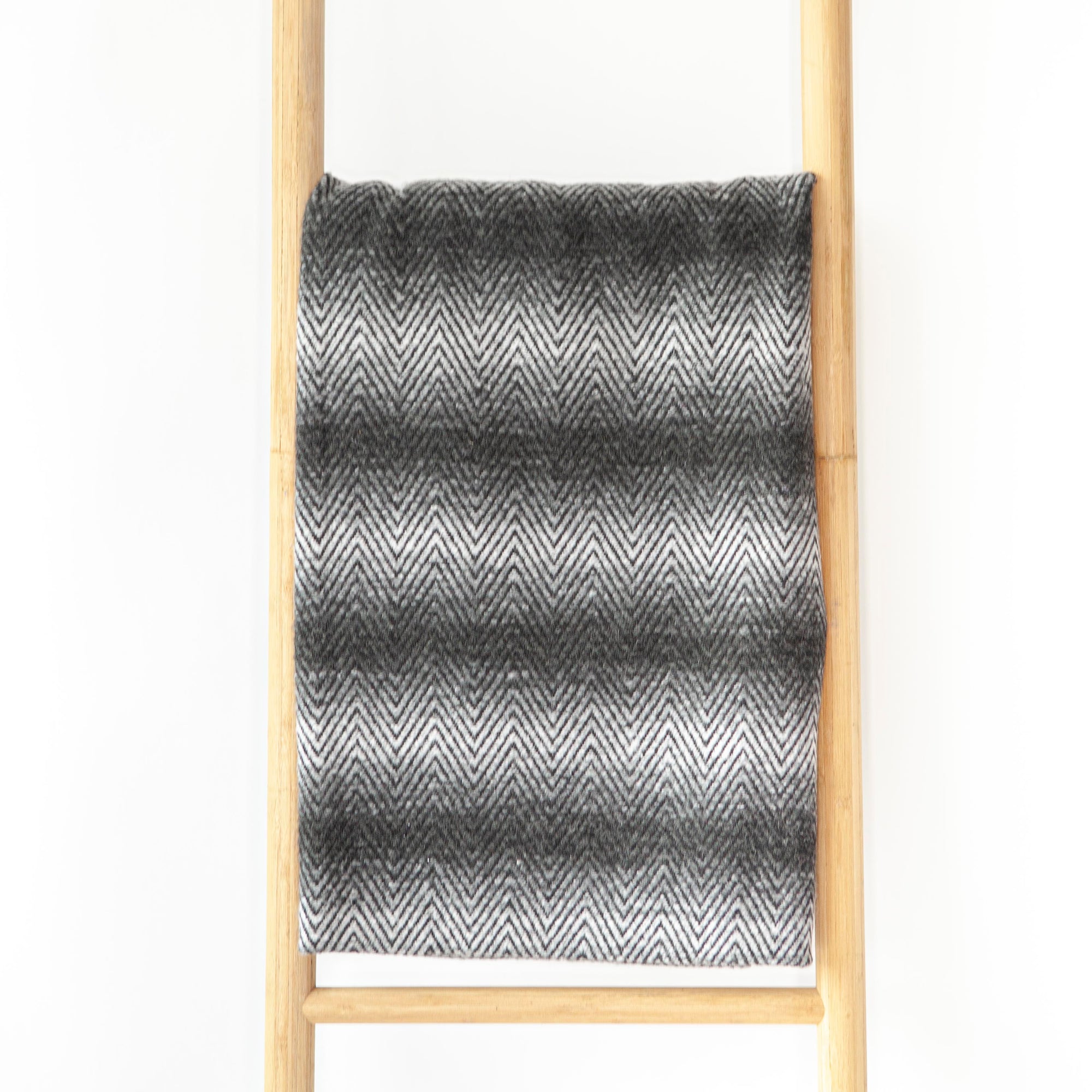 Queen Black & White Ombre