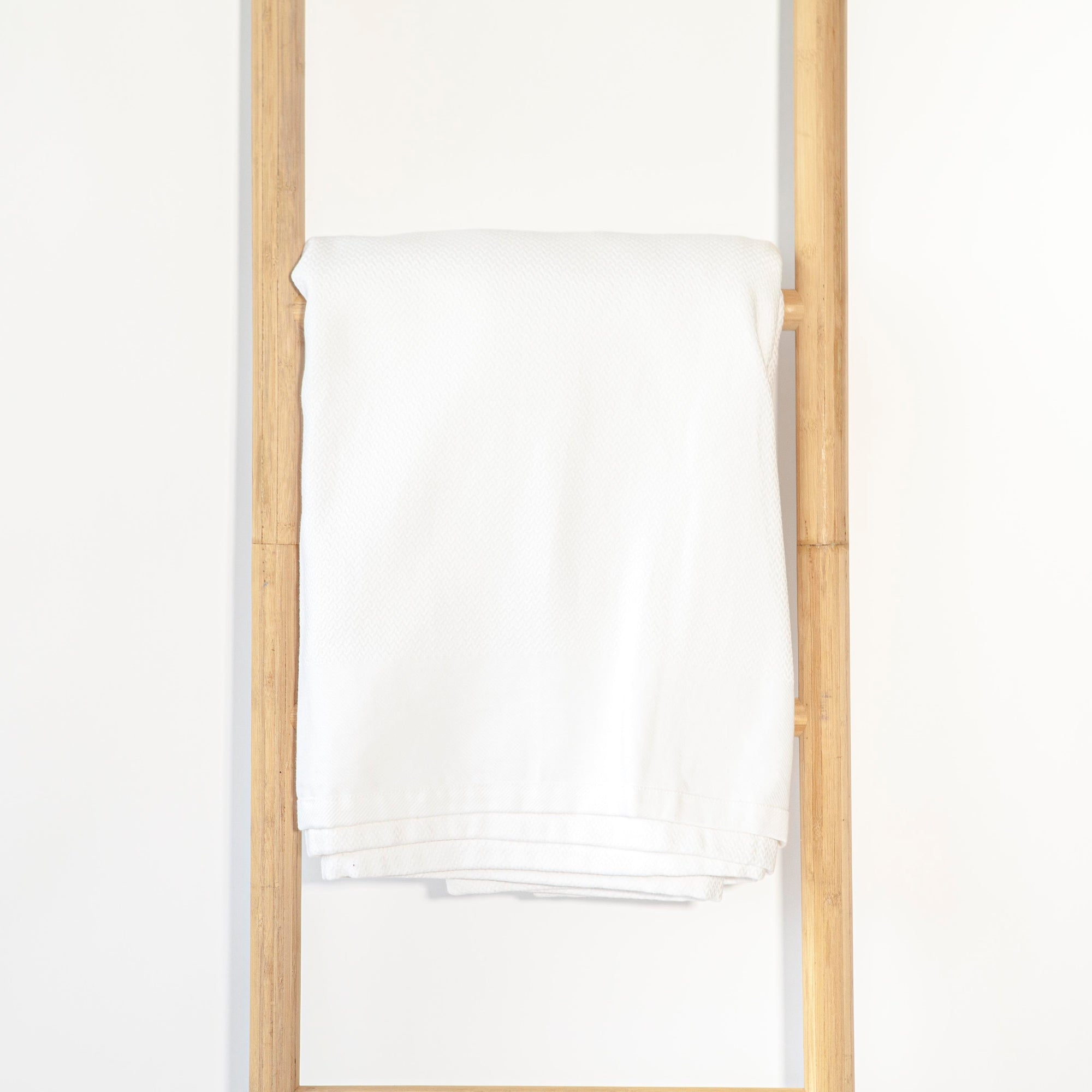 Throw - Queen White w/ Texture