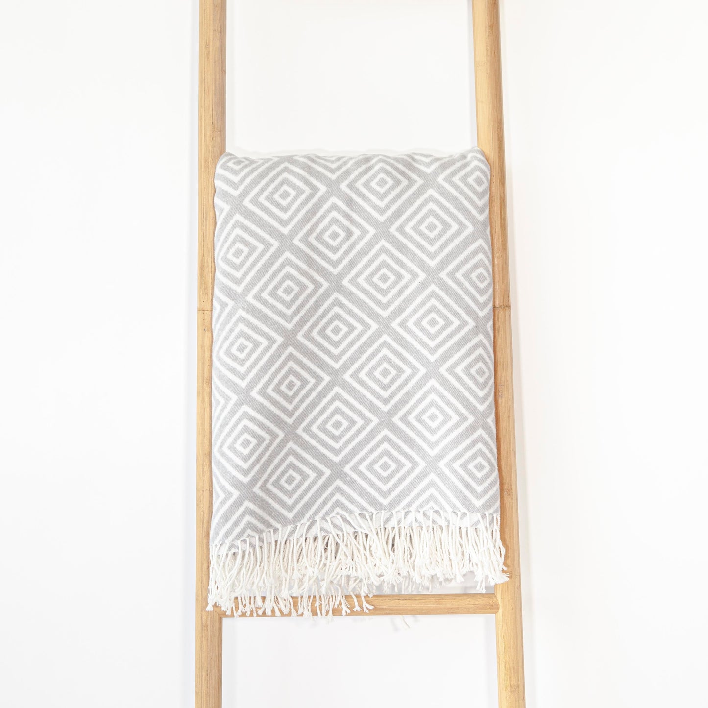 Queen Grey & White Diamonds