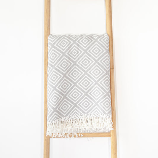 Queen Grey & White Diamonds